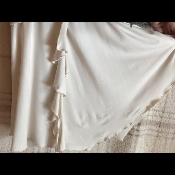 XOXO Cream Blouse - Super Flattering! - Picture 5 of 8